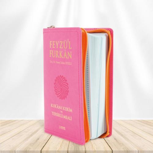 Feyzü'l Furkan Kuran-ı Kerim ve Tefsirli Meali (Cep Boy Fermuarlı) Pembe